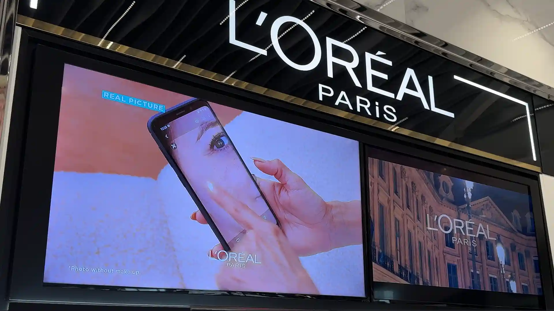 L'oreal Dual Screens Synchronized Powered by Navori