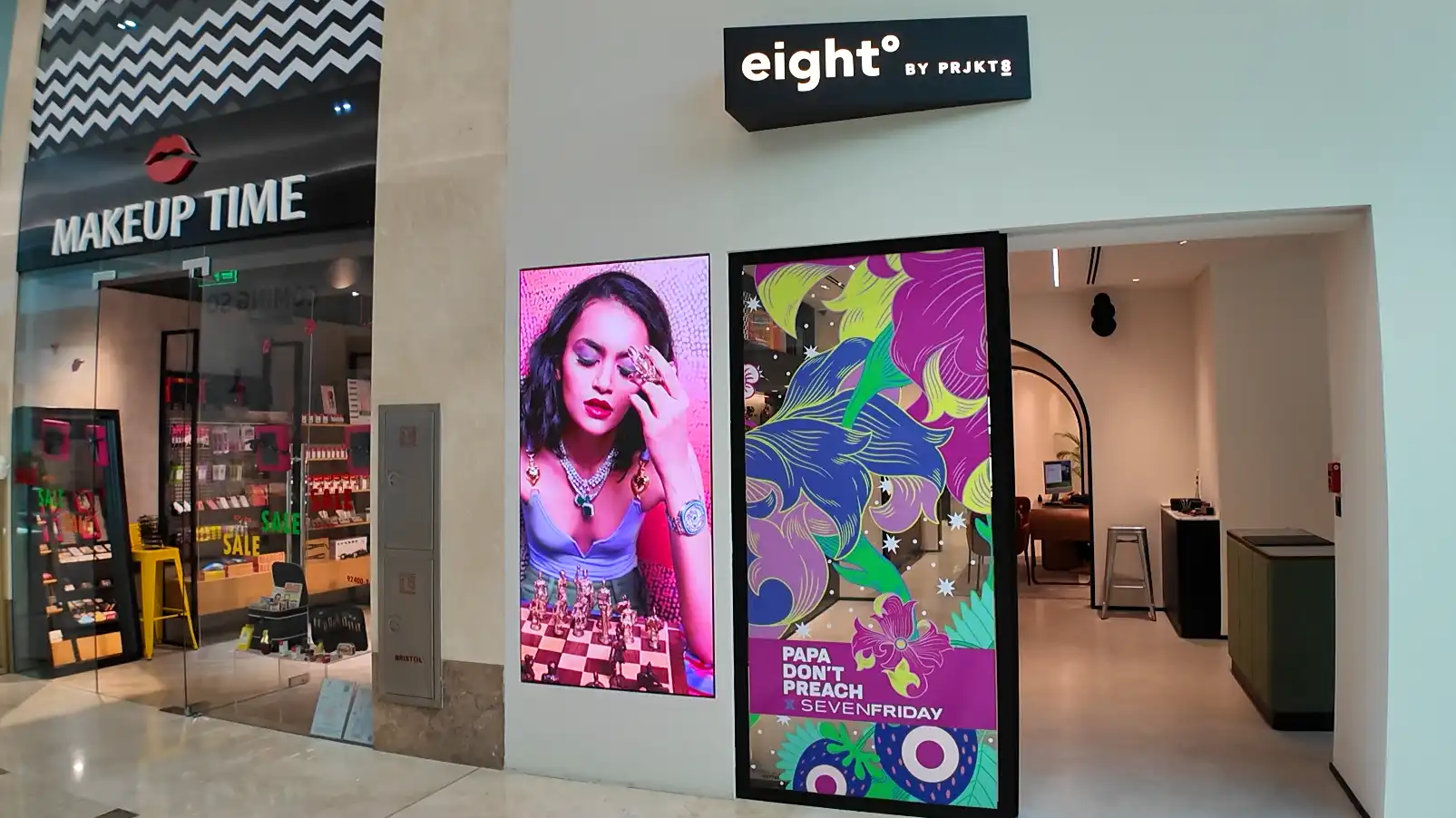 Retail in Mall Window Signage Front Powered by Navori